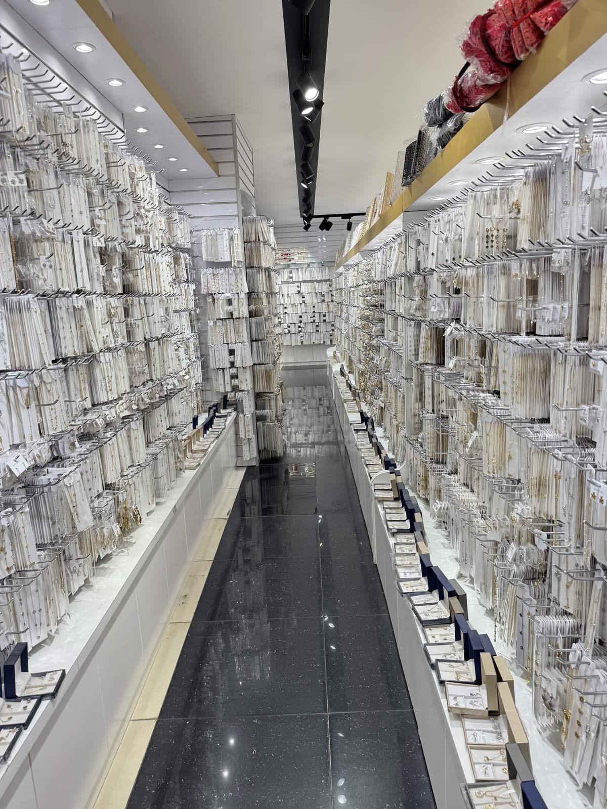 Allée centrale de la boutique