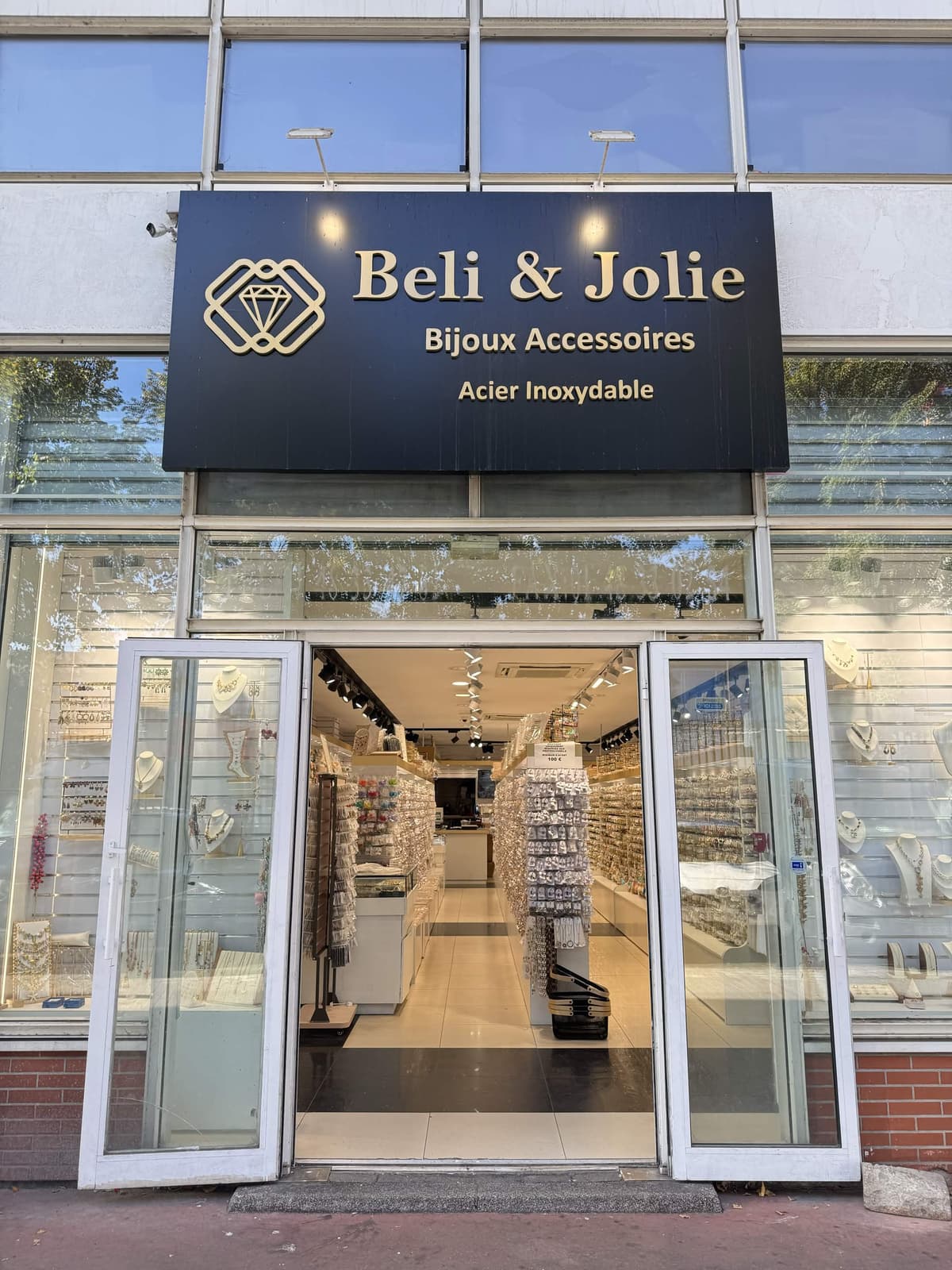 Façade de la boutique Beli & Jolie à Aubervilliers