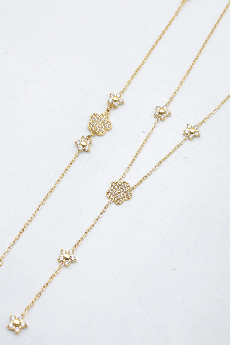 Schmuckset aus edelstahl mit strasssteinen und blumenmuster