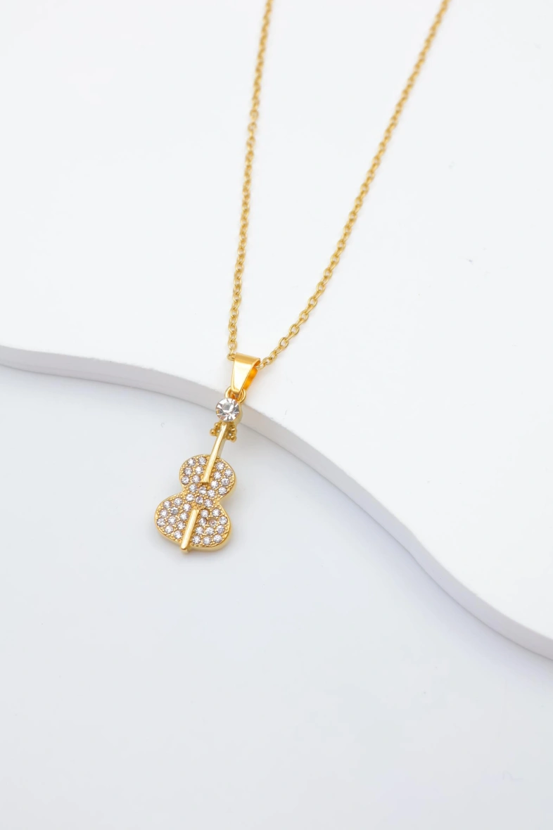 Collier avec pendentif en forme de violon orné de mini strass et d'un petit cristal. 4