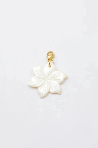 Flower shellfish pendant
