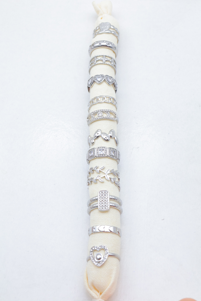 Set of 12 rings with mixed rhinestone and pearl motifs