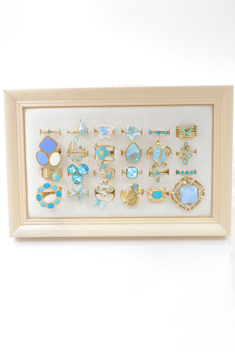 Lot de 24 bagues sur cadre bois