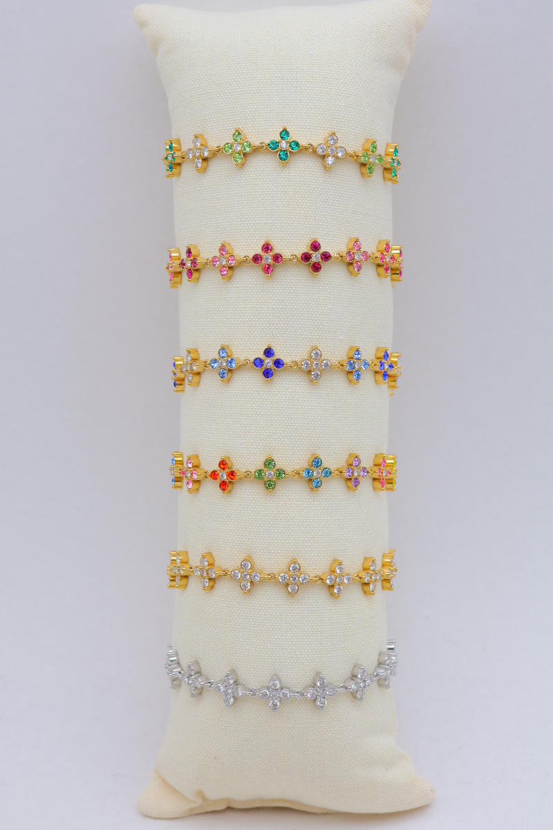 Set of 6 clover-chain bracelets on cushion display — Multicolor