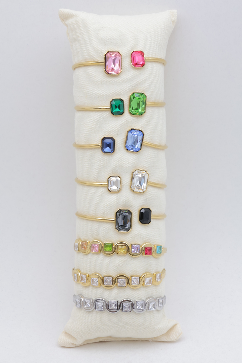 Set of 8 bangles with rectangular and square stones