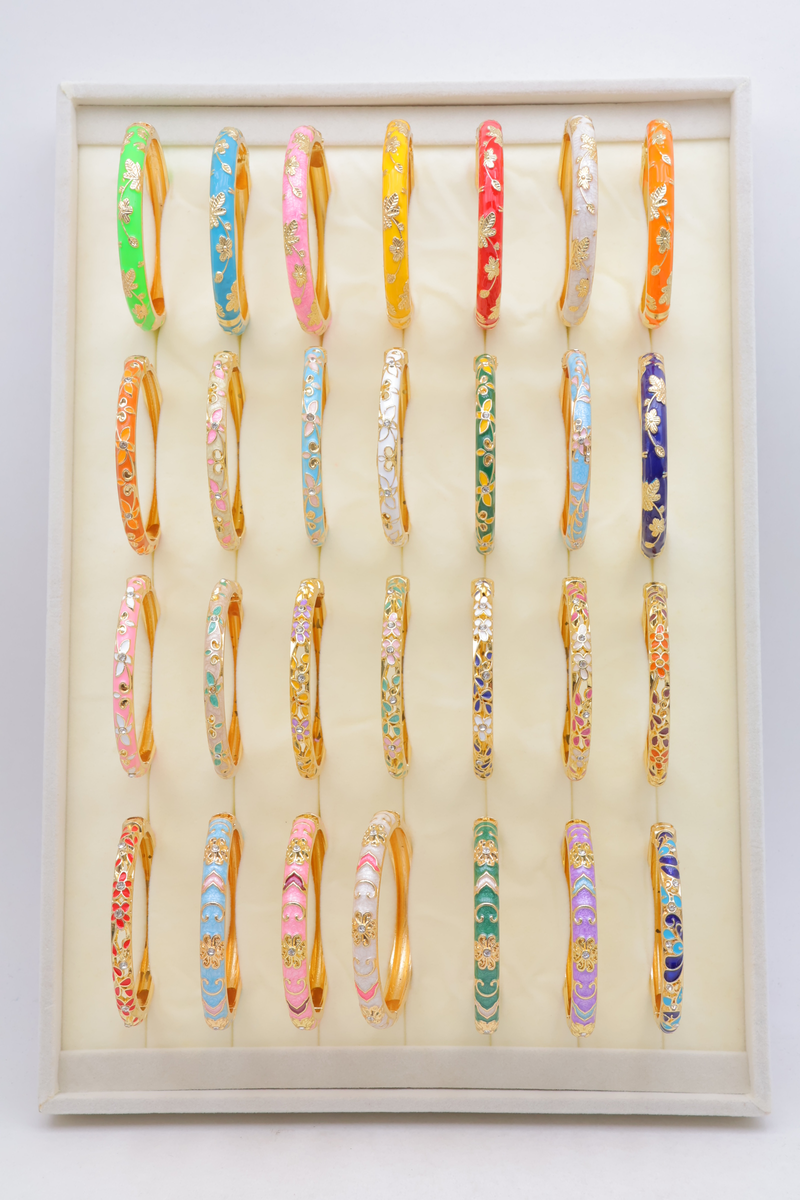 Lot de 32 bracelets jonc thaïlandais en acier inoxydable — Multicolore