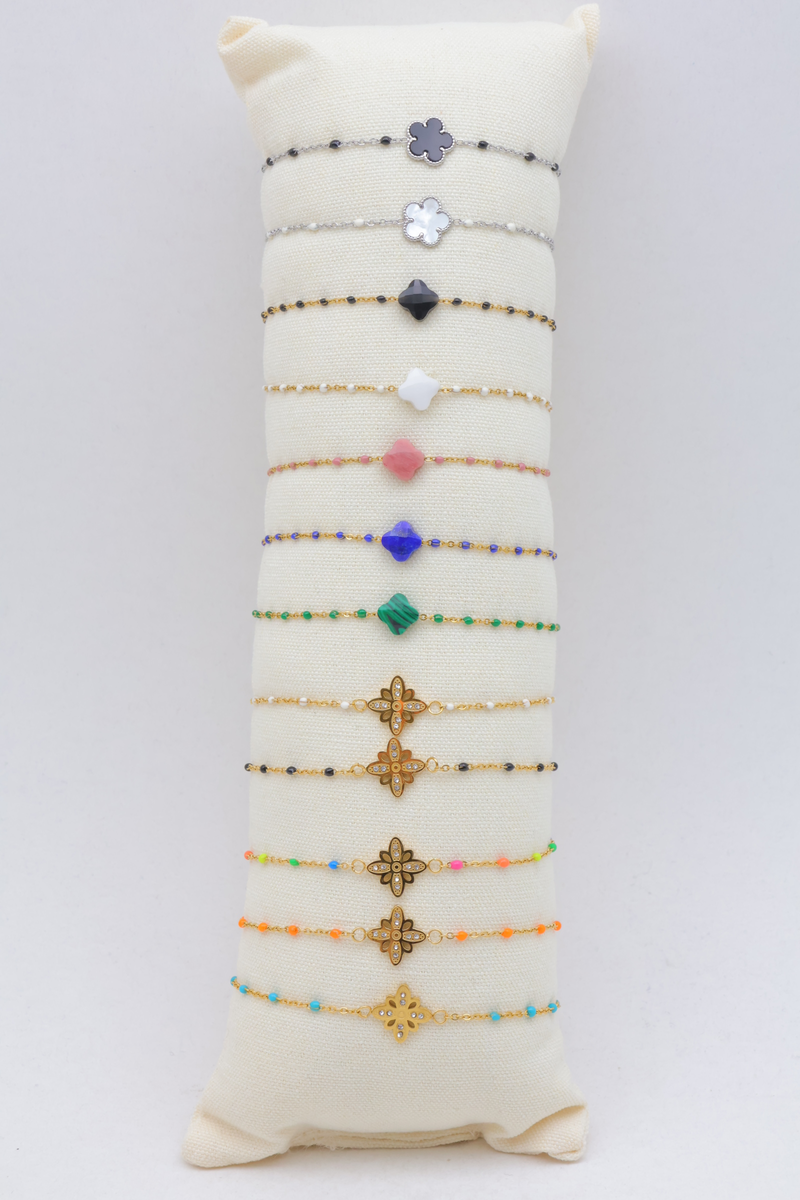Lot de 12 bracelets en acier inoxydable à motifs trèfle, fleur et perles intercalaires — Multicolore