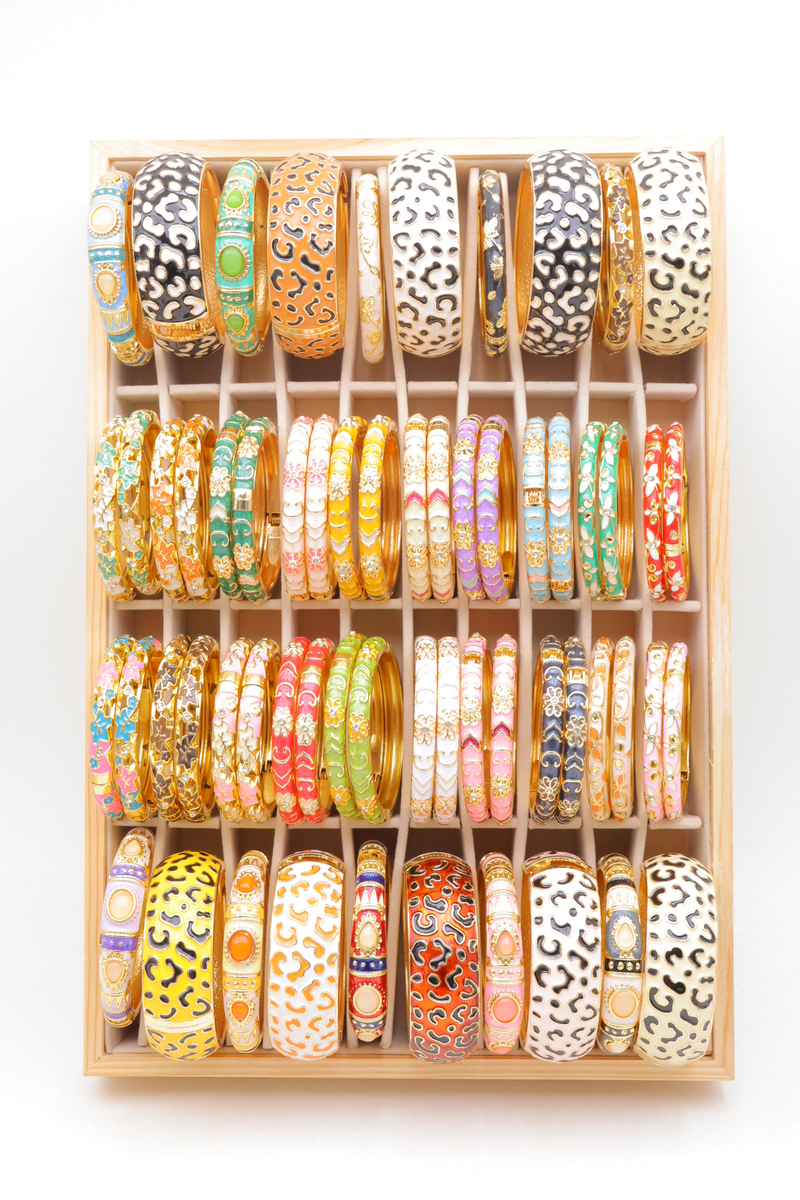 Lot de 60 bracelets joncs thaïlandais en laiton émaillé — Multicolore