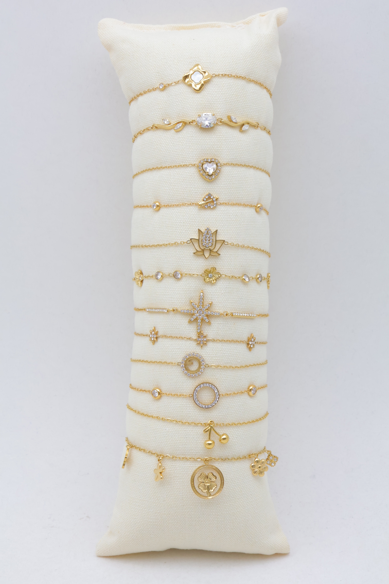 Lot de 12 bracelets chaînes en acier inoxydable à motifs et breloques sur coussin présentoir