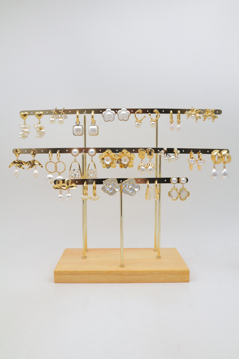 Présentoir à boucles d'oreilles en bois et métal à trois barres horizontales perforées pour vingt paires