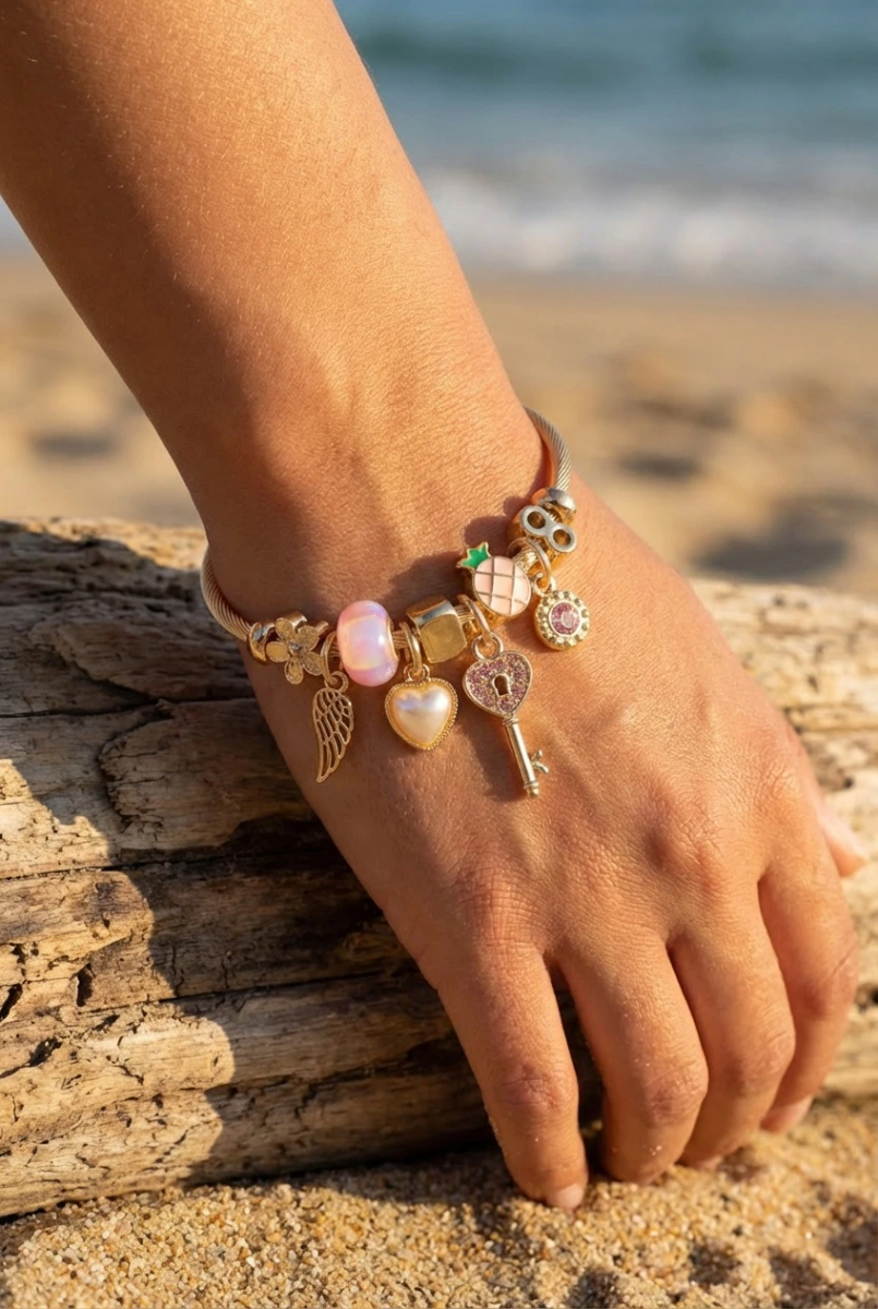 Bracelet rigide à charms in métal