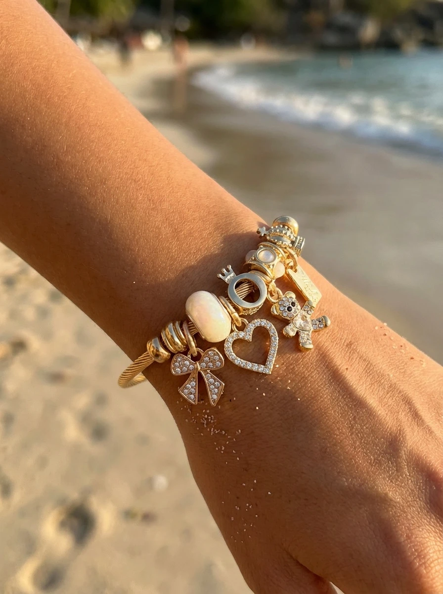 Bracelet rigide à charms in métal