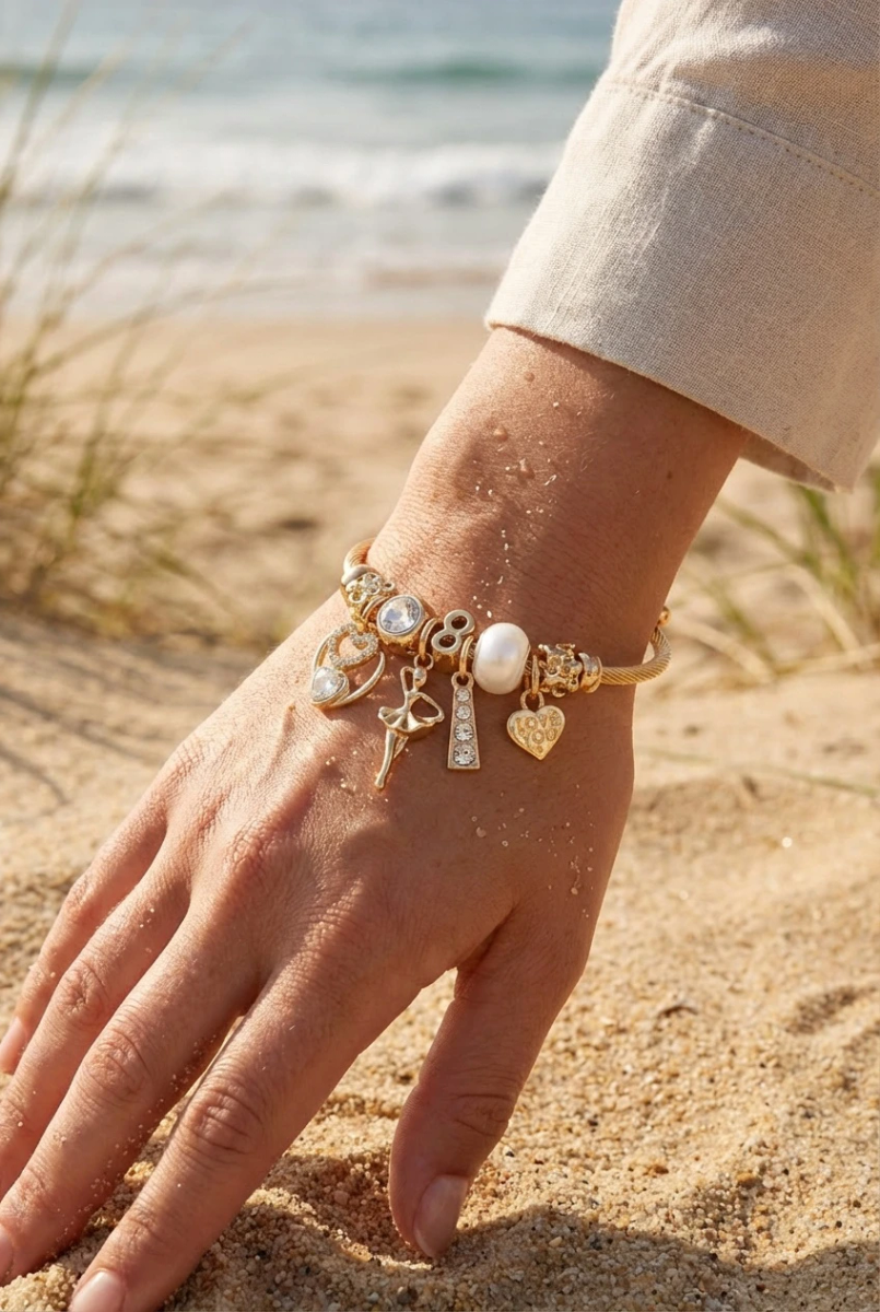 Bracelet rigide à charms in métal