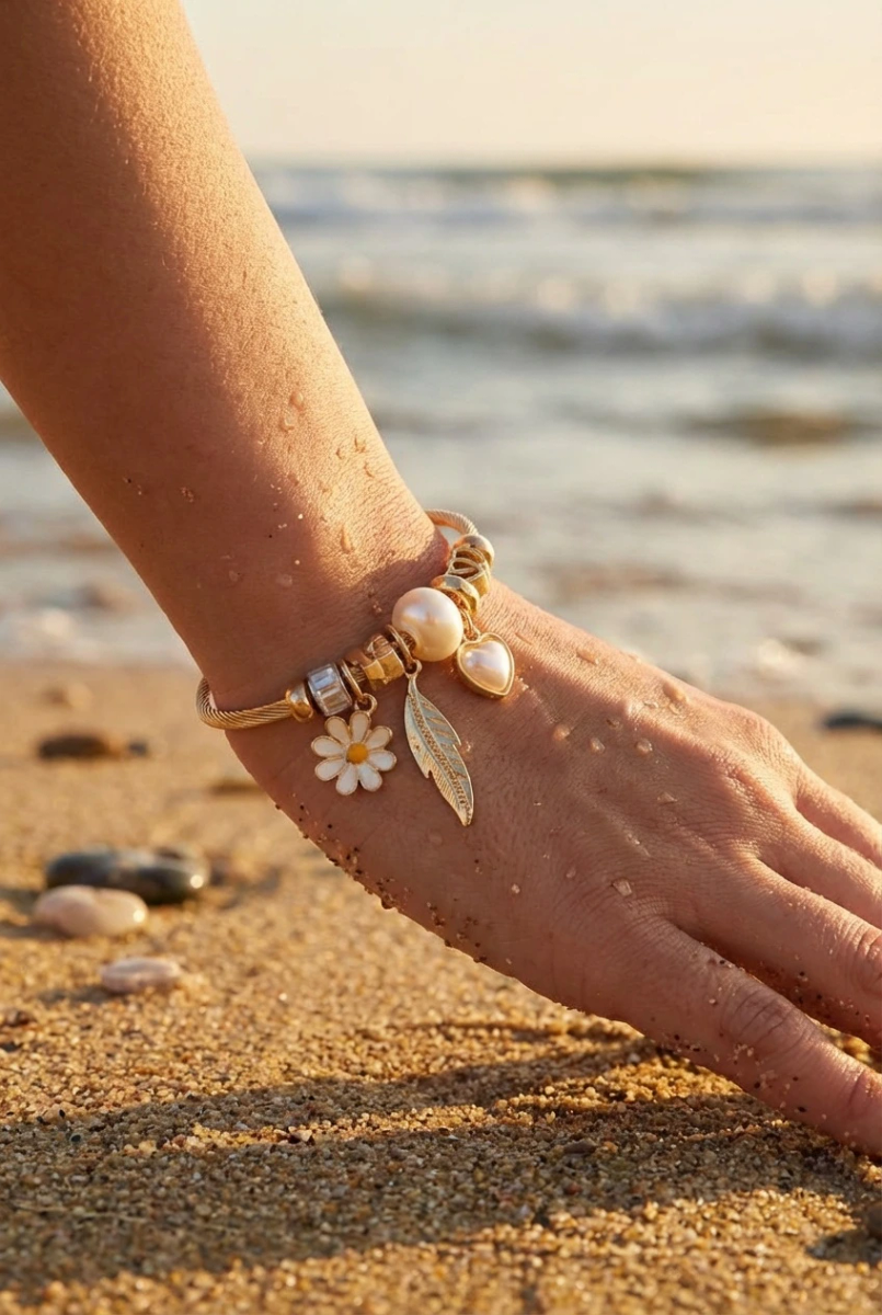 Bracelet rigide à charms in métal