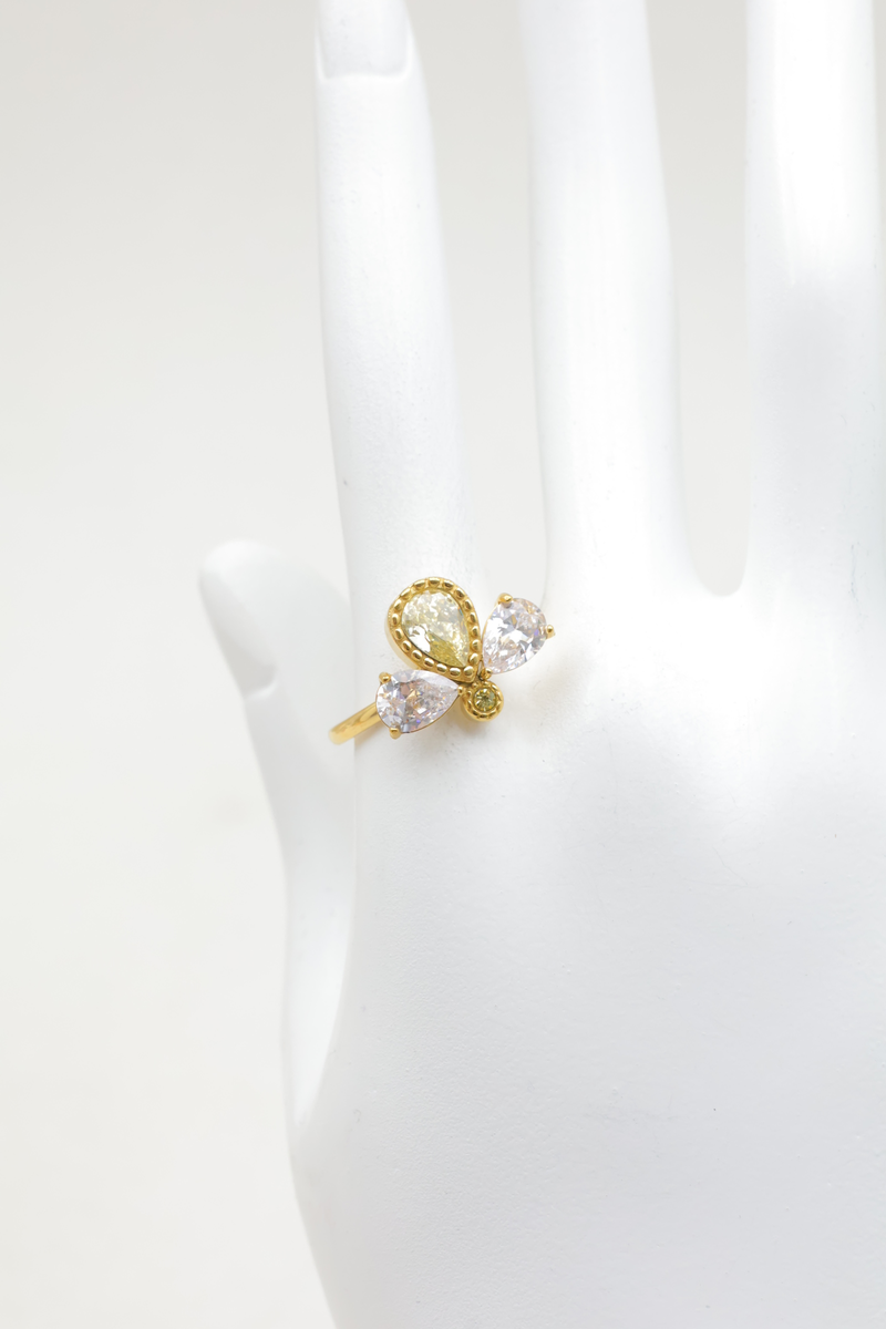 Anillo grueso ajustable de acero inoxidable con cristales facetados en forma de lágrima