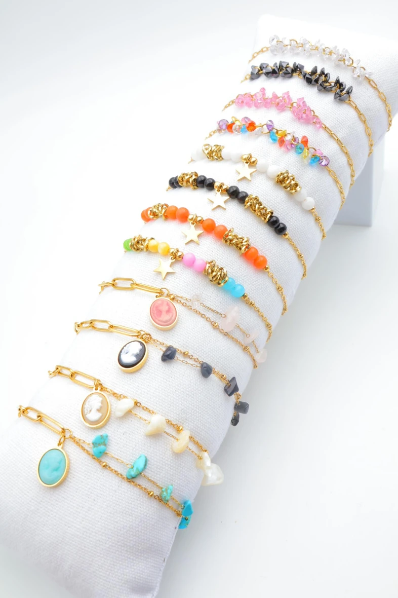 Set with display — Multicolor