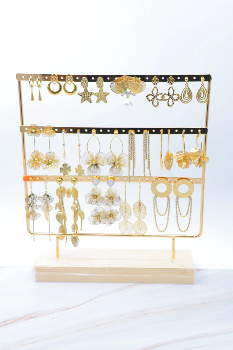 Lot de 17 paires de boucles d'oreilles avec présentoir